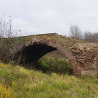 Остатки Старого моста через реку Днепр.Очень старого.