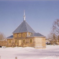 Строящийся храм иконы Богоматери Нечаянная Радость в посёлке Радовицкий. Март 1999г.