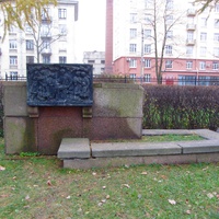 Барельеф "В.И. Ленин и дети"