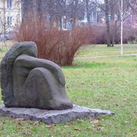 Голиицынский сквер. Скульптура "Муза" Николая Карлыханова