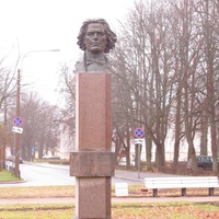 Памятник А. Г. Рубинштейну в Петергофе