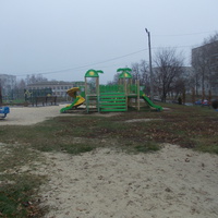 На детской площадке около Дома культуры.