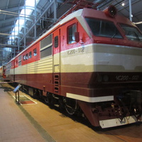 Музей железных дорог России. Скоростной пассажирский электровоз, год выпуска 1975