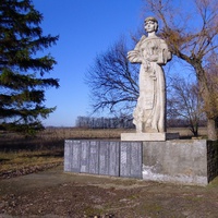 Пам'ятник односельчанам які загинули в війні 1941-45 років.