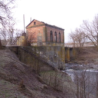 Колишня ГЕС в селі  Велика Яблунівка, побудована в 1953 році.