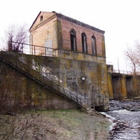 Колишня ГЕС в селі Велика Яблунівка, побудована в 1953 році.