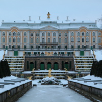 Вид на Большой Петергофский дворец