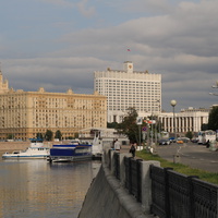 Набережная Тараса Шевченко с видом на дом правительства