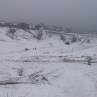 Взимку після випадання довгожданого снігу бериславська балка Кизи-Кермен перетворюється в центр дитячої розваги.