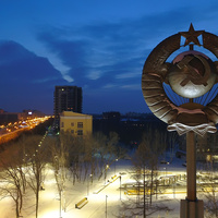 Сквер Выпова и скульптура "Дружба народов"