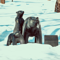Скульптурная композиция "Медведи"