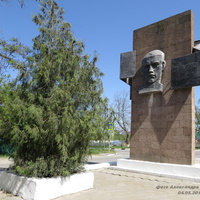 Памятник Топилину и Комарову на ул. Комарова.