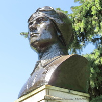 Памятник-бюст Герою СССР Здоровцеву на территории ПУ-91
