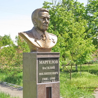 Памятник Маргелову- основателю ВДВ в сквере десантников (ул. Атаманская)