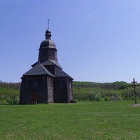 Миколаївська церква кінця 18 століття, перевезена з села Драбівці Золотоніського району Черкащини.