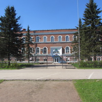 здание Лисинского лесного колледжа
