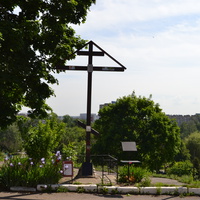 Поклонный крест возле кинотеатра "Победа"