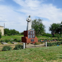 Мемориал - братская могила ВОВ