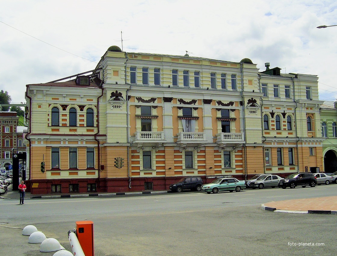 Ул. Нижне-Волжская Набережная - Здание бывшей (1896 г) торговой биржи
