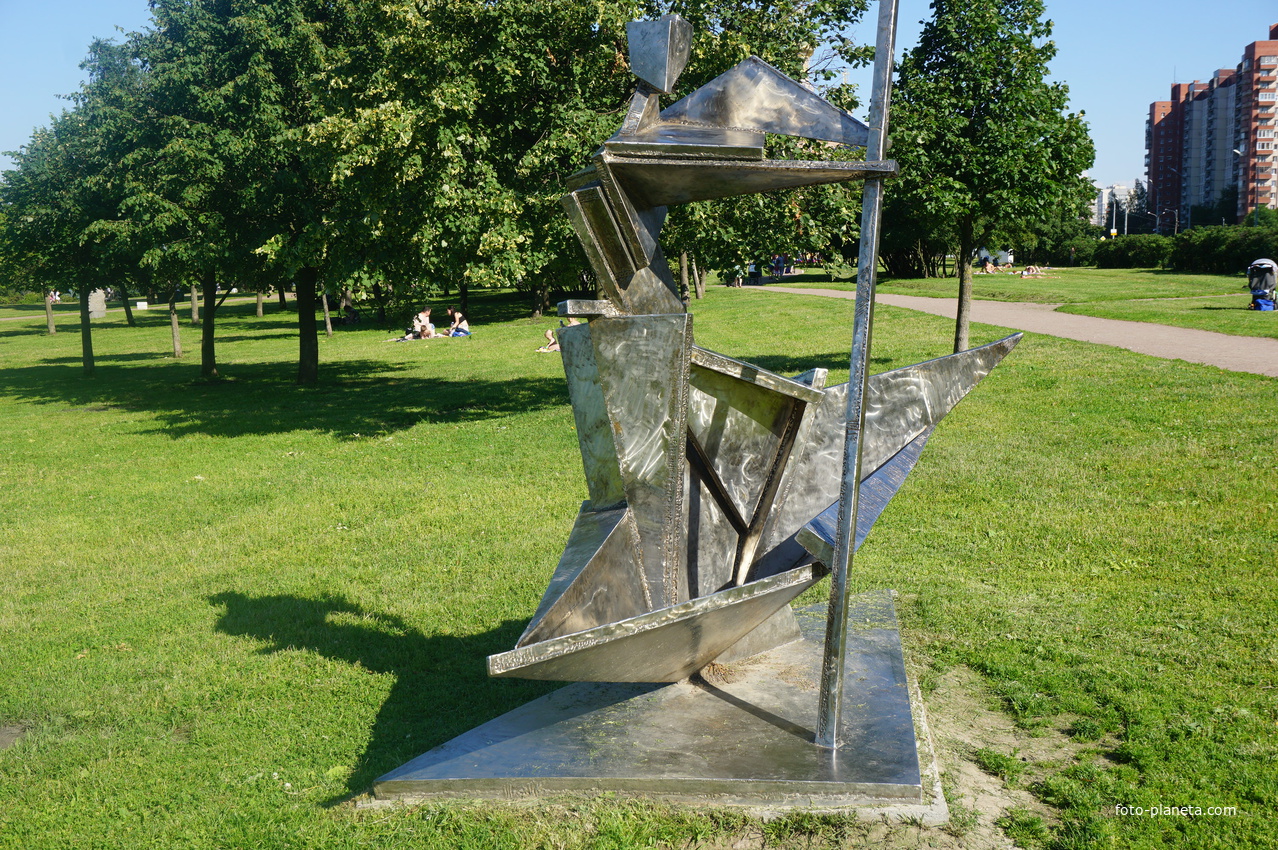Скульптура в парке.