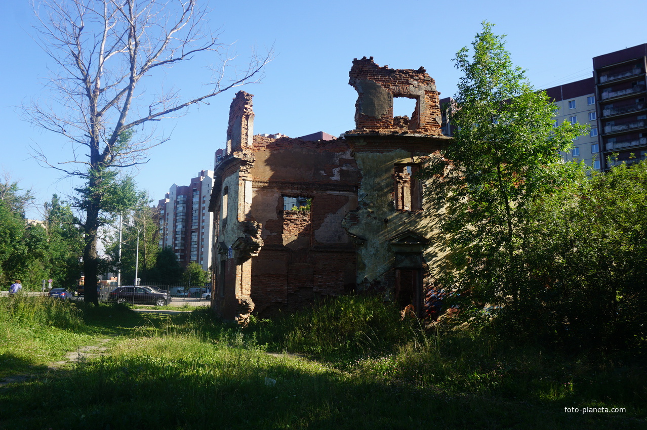 Развалины важного объекта.