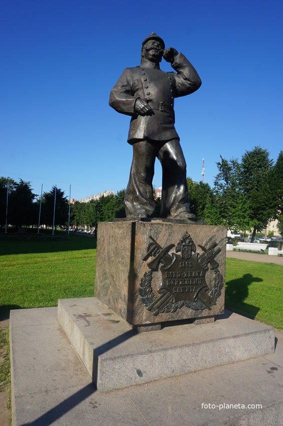 Пожарникам...