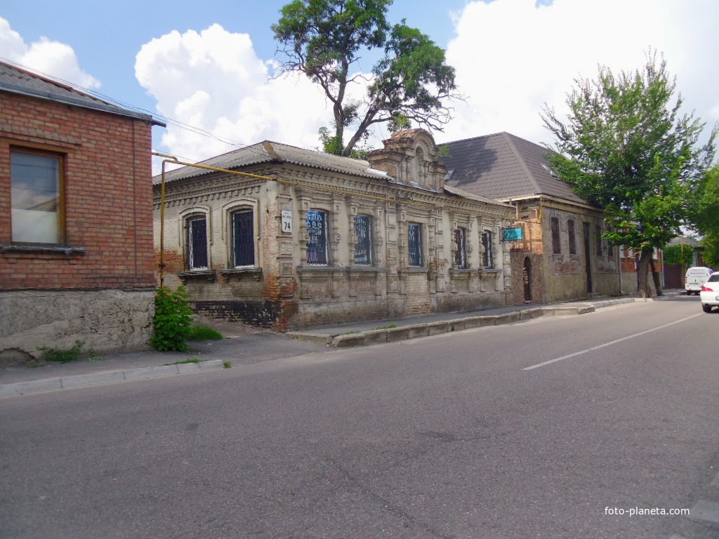 Будинок 19 ст, по вулиці Пушкіна 74.