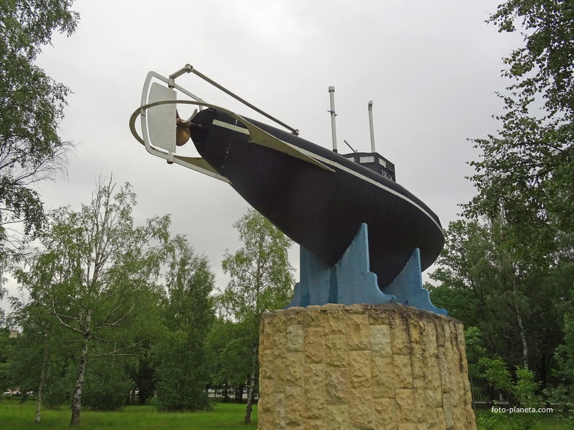 Памятник первой русской подводной лодке