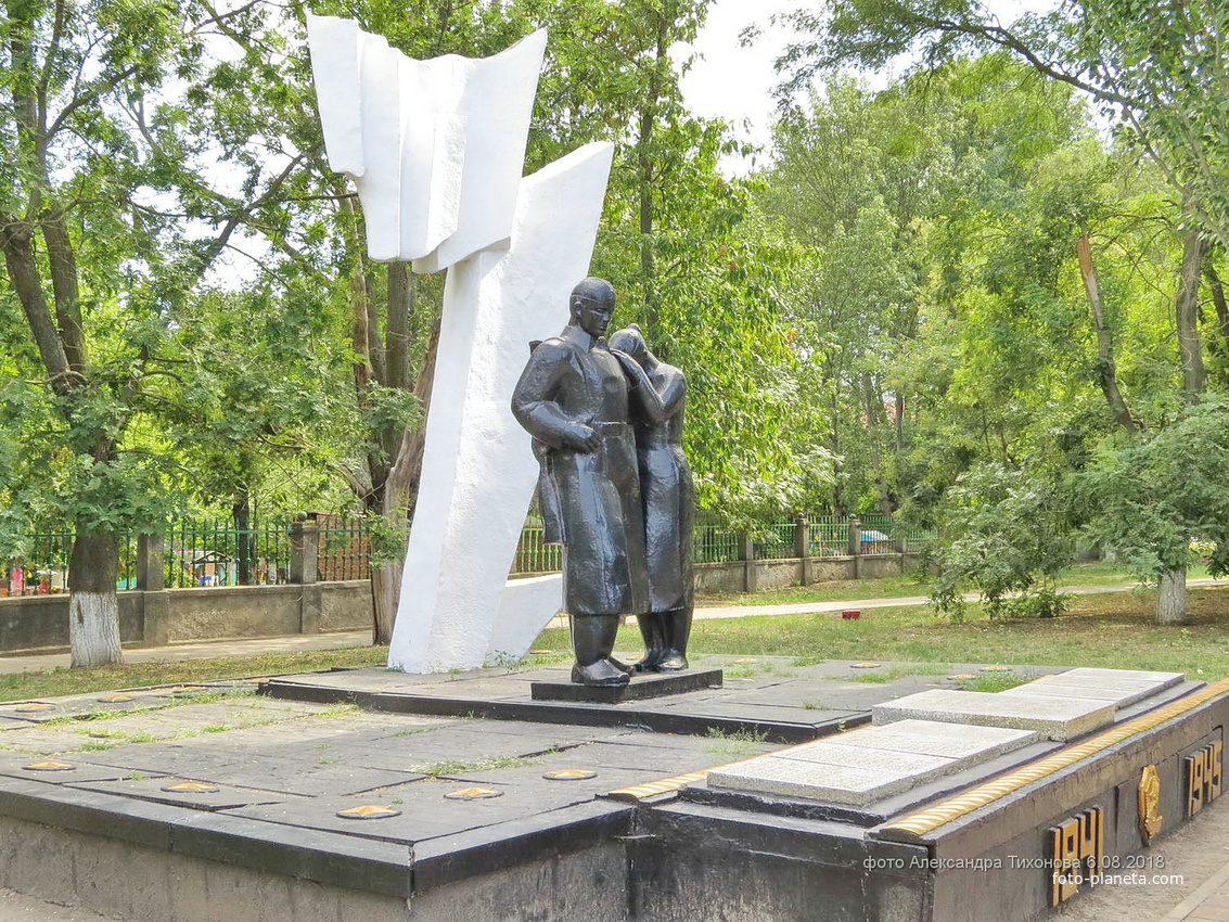 Памятник погибшим работникам предприятия «Запчасть»
