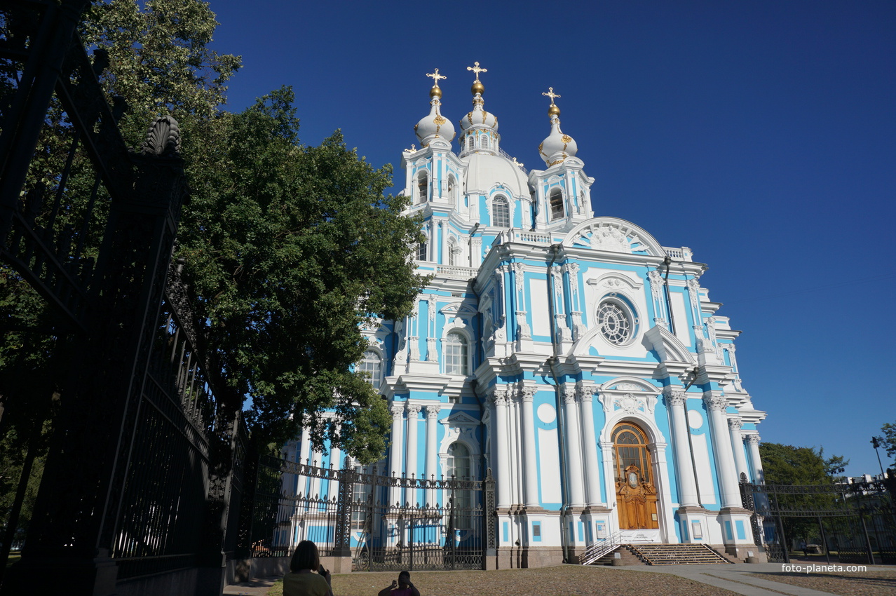 На территории храма Смольный.