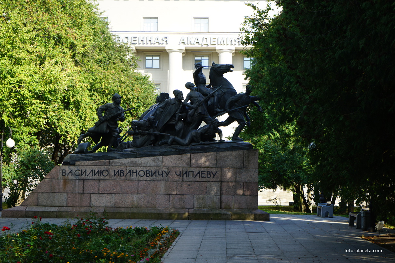 Памятник В.И.Чапаеву.