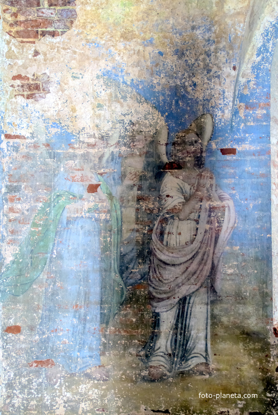 Остатки росписей стен в церкви Дмитрия Солунского в с. Пантыл