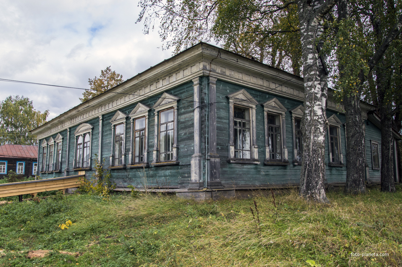 Здание бывшего заводоуправления в  Климковке Белохолуницкого района Кировской области