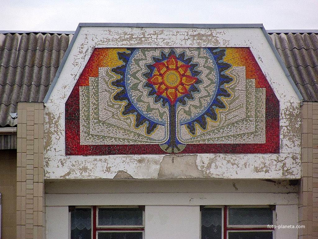 Мозаїка на школі.