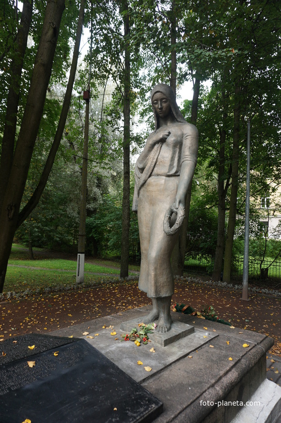 Павловск.памятник воинам вов.&quot;Скорбящая мать.&quot;