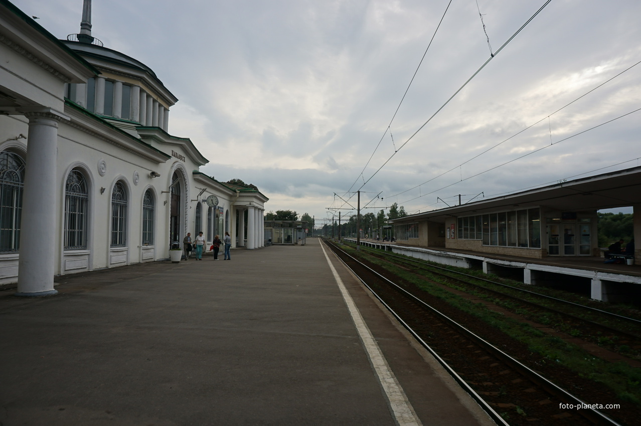 Перон платформы№1 ж/д ст. города Павловск.