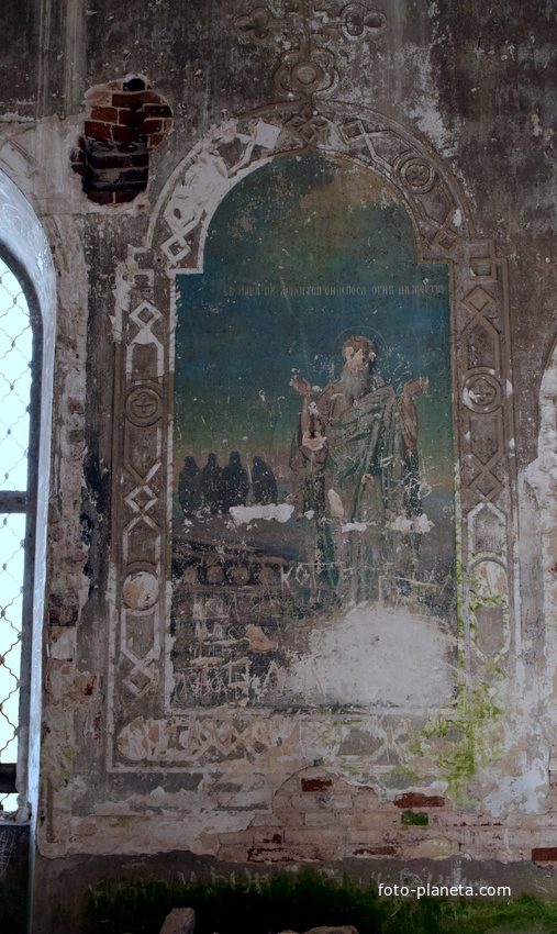Воскресенская церковь в с. Кырмыж Куменского района. Часть росписей стен