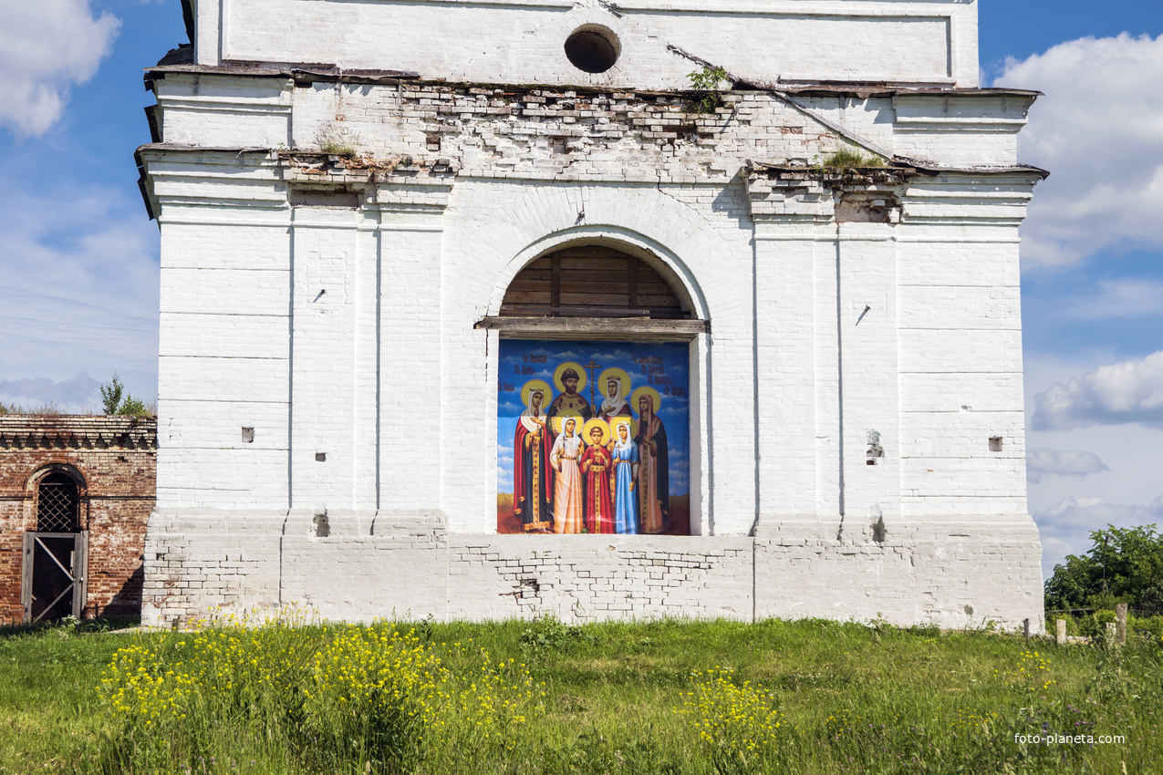 Церковь Казанской иконы Божией Матери в с. Сезенево Зуевского района.