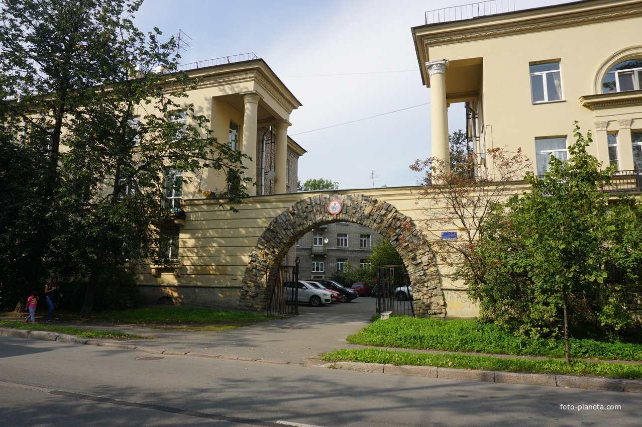 Новодеревенская улица.