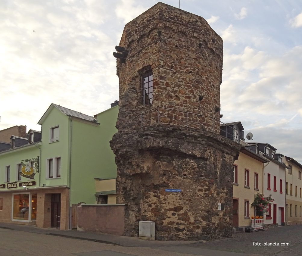 Старая башня на улице Хинтермауэргассе