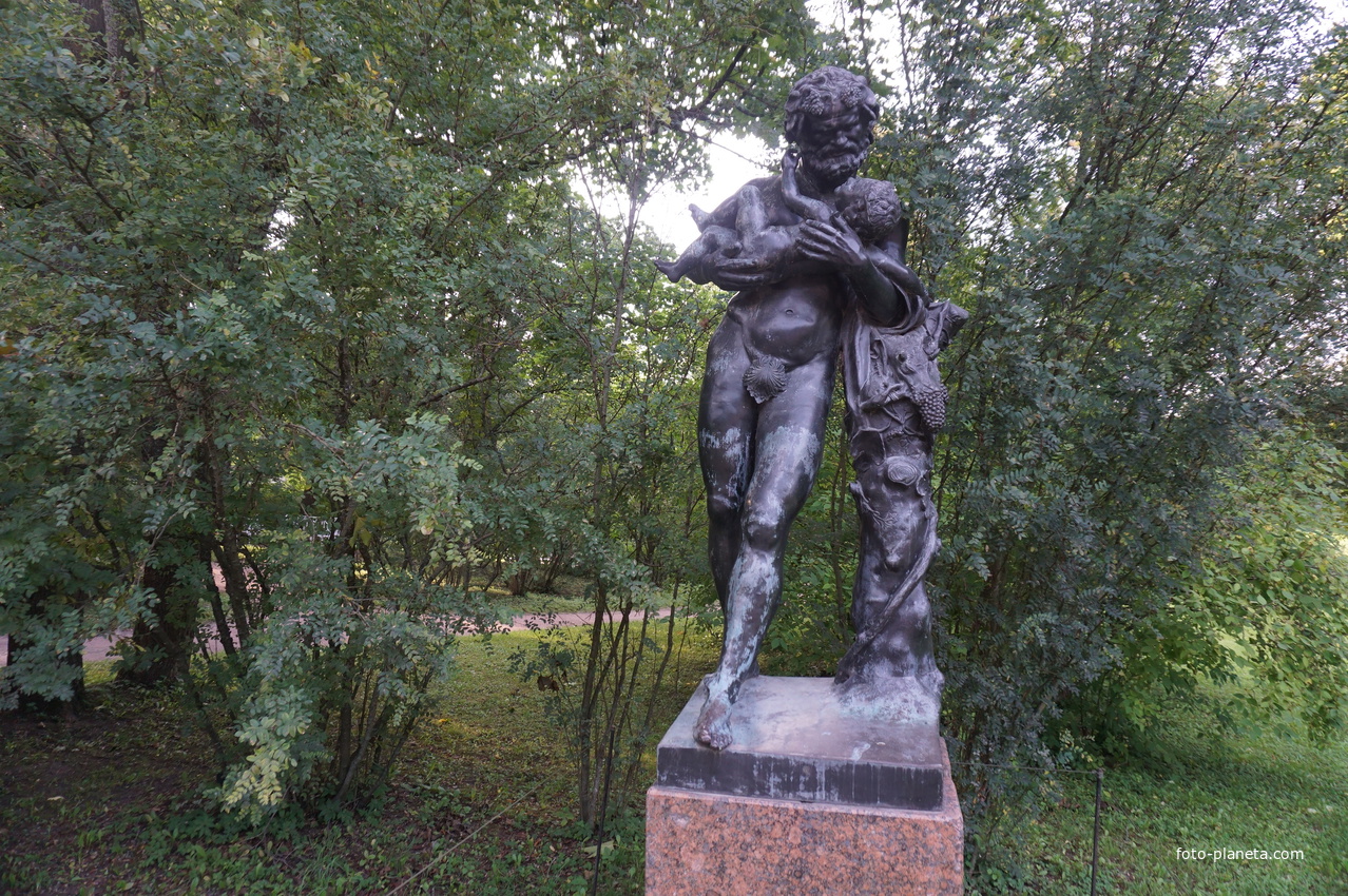 В Екатерининском парке.Скульптура.