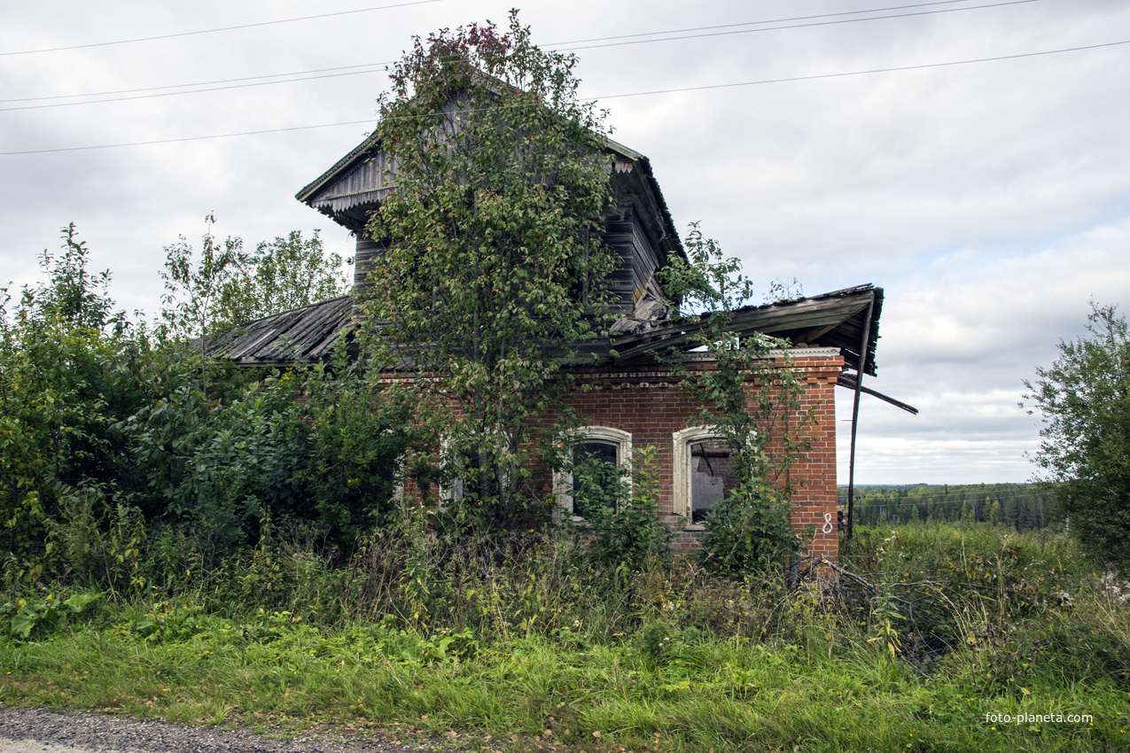Заброшенный дом в деревне Бовыкины Мурашинского района