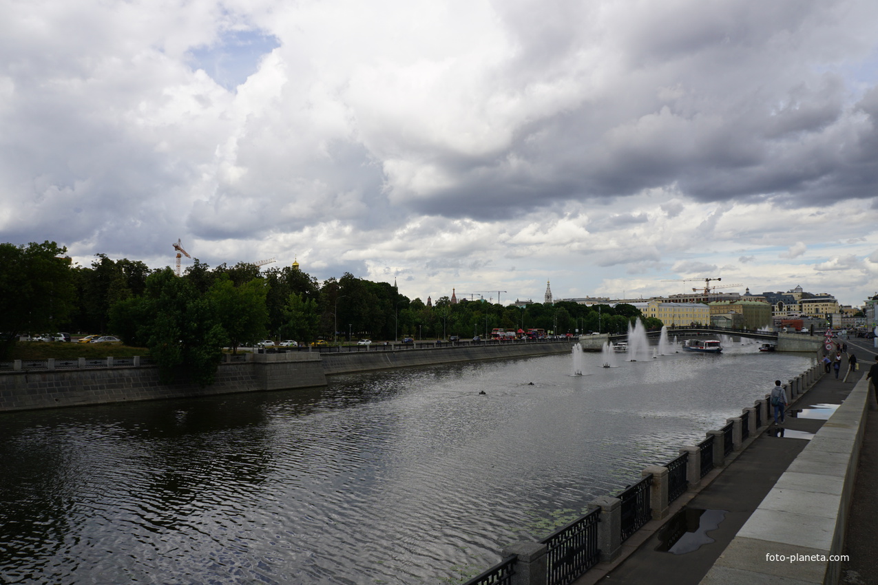 Река Москва, русло по водооводу