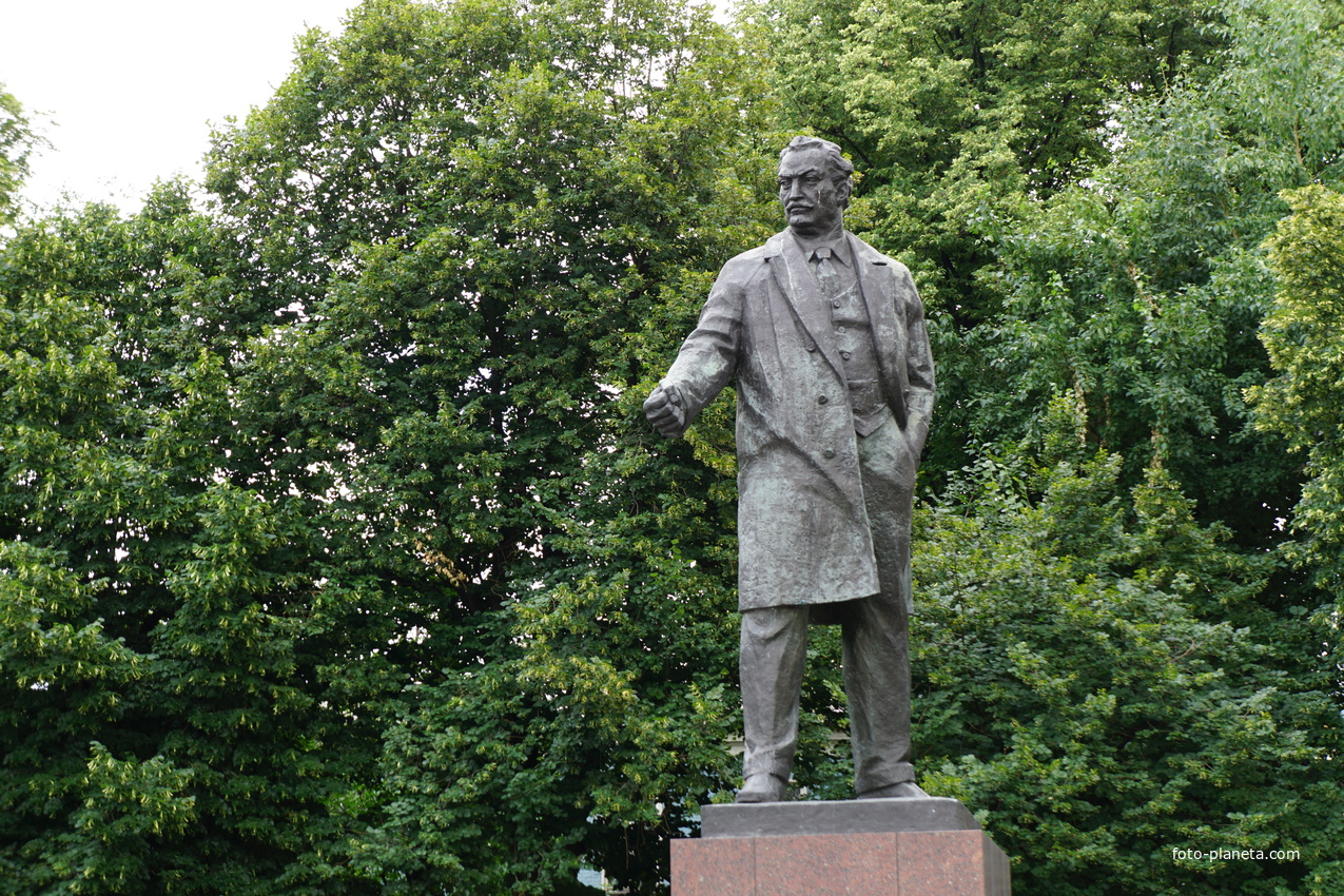 Памятник Георгию Михайловичу Димитрову лидеру болгарского международного коммунистического движения