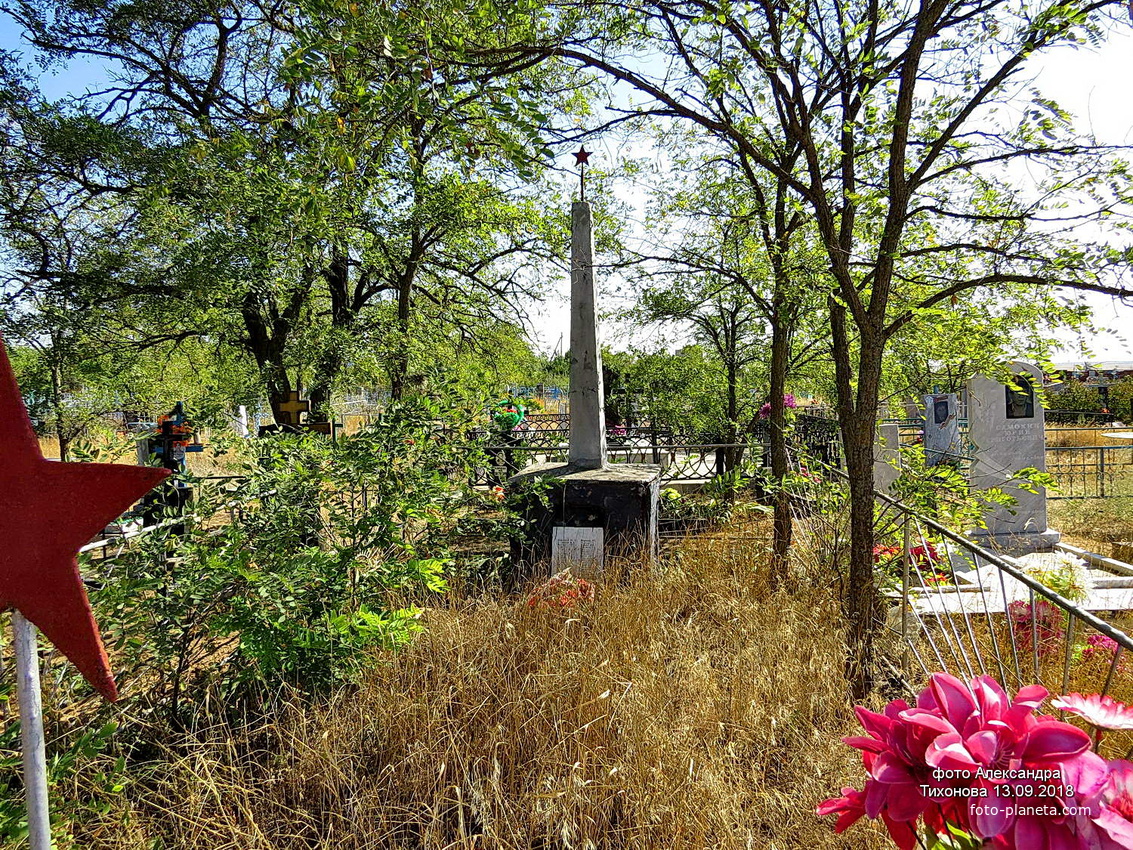 Братская могила воинов ВОВ на старом кладбище