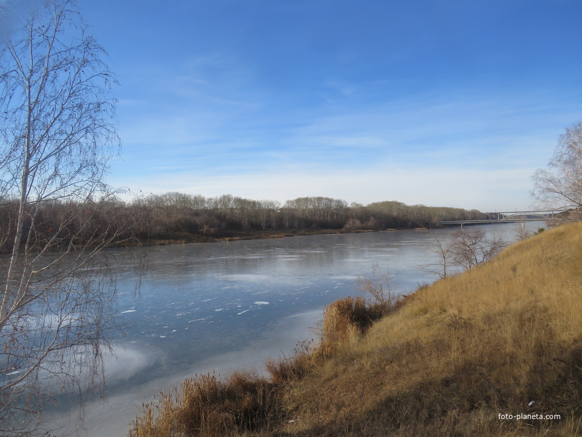 Река Исеть ранней весной.