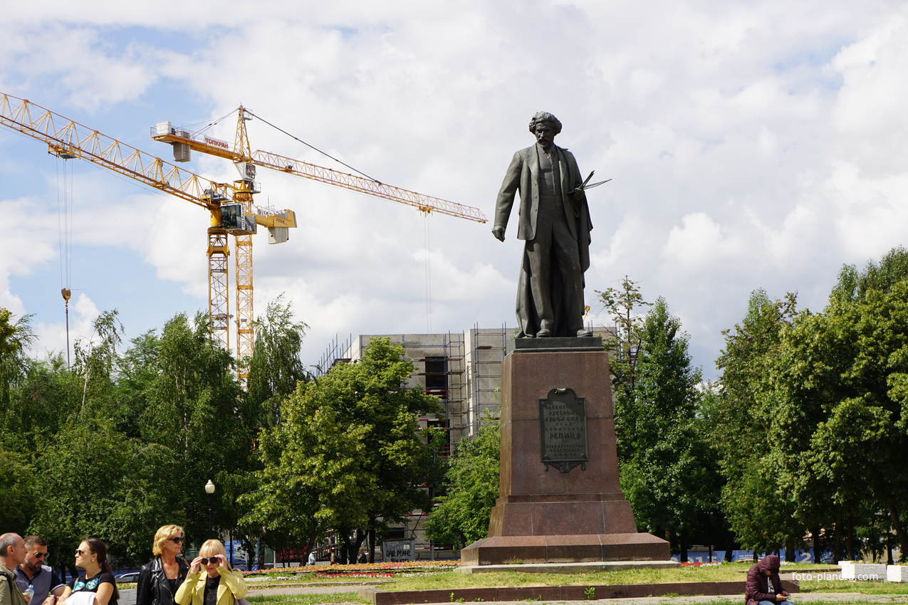 Памятник Илье Ефимовичу Репину (1958 год)