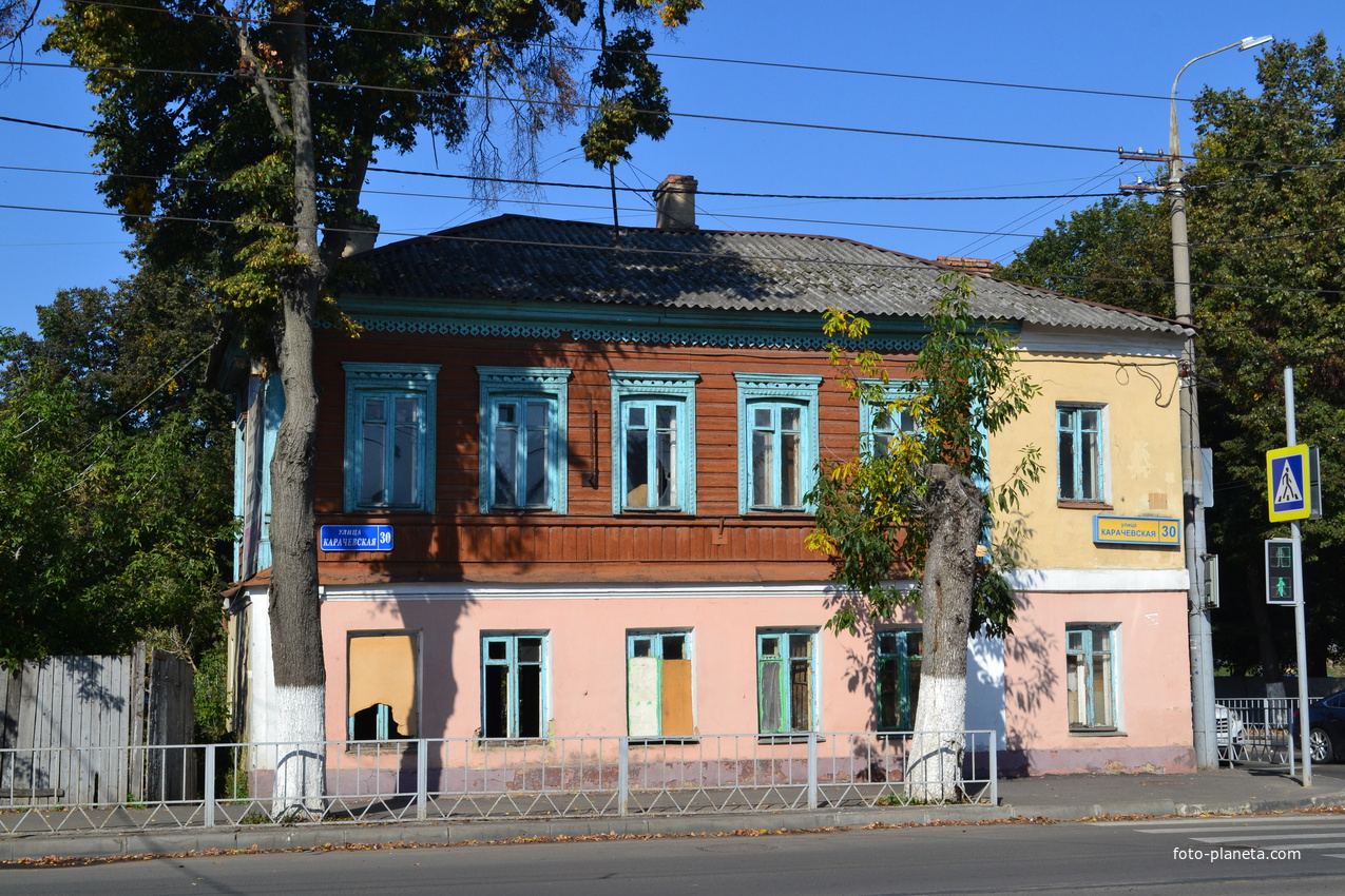 Дом №30 на улице Карачевской