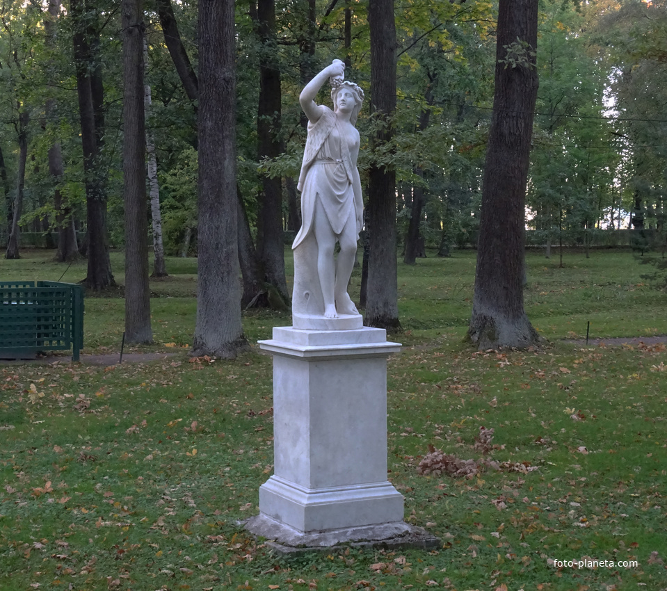 Скульптура в Нижнем парке