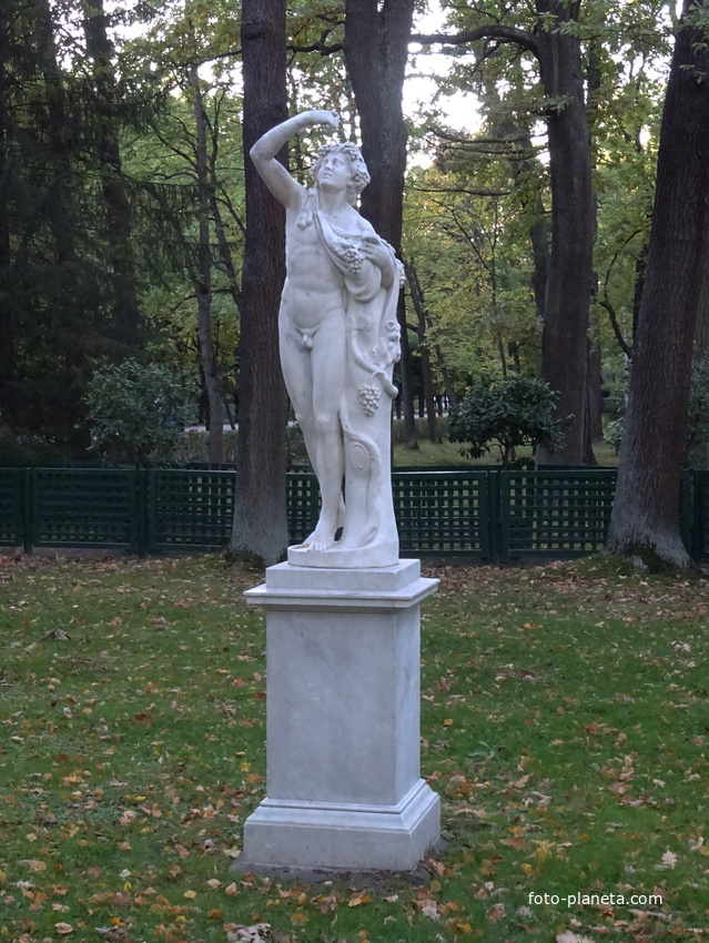 Скульптура в Нижнем парке